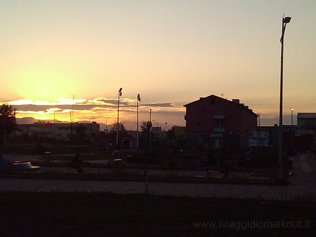 2012-08-09 19.59.36.jpg - Tramonto su Ulaangom.